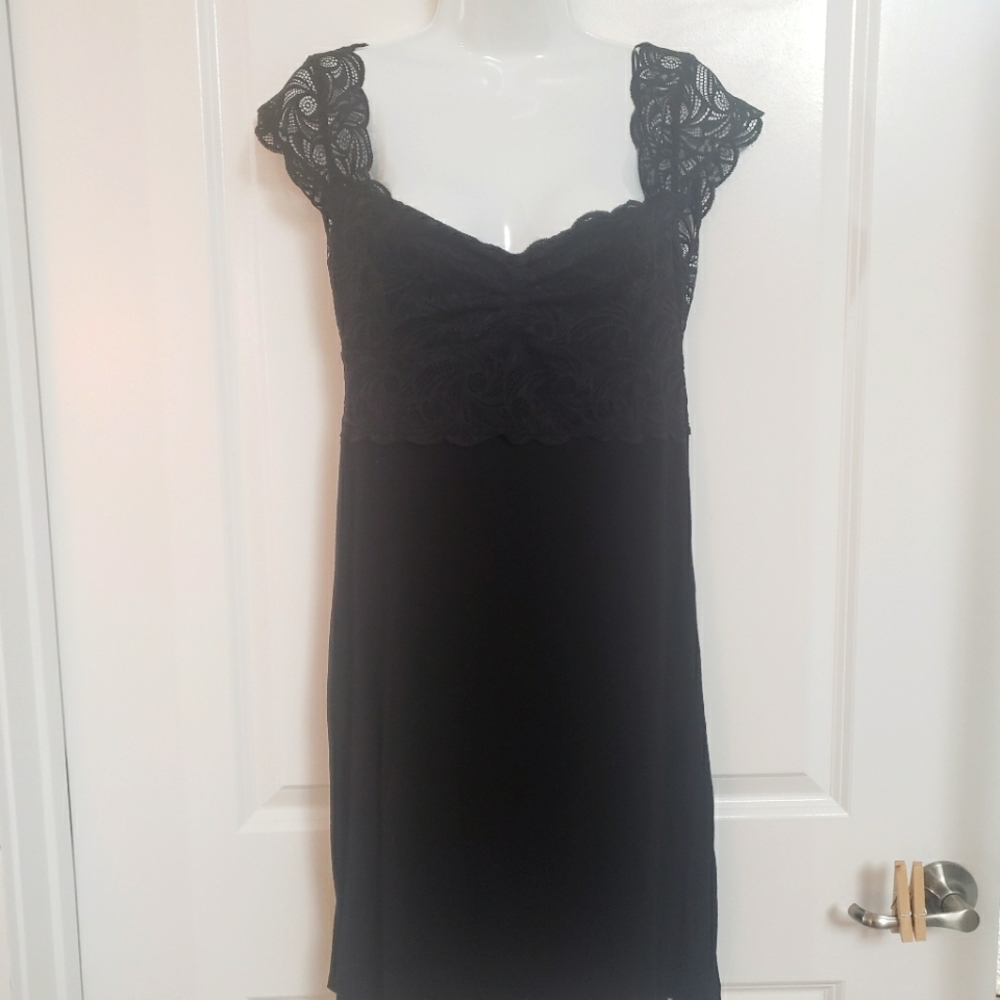 Tahari nightgown